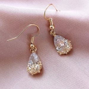 Elegant Gold Teardrop Earrings. NWT Fast Ship. Beautiful!